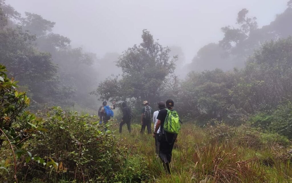 Trekking through Mandosawu