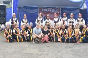 photo with dancers in Bena