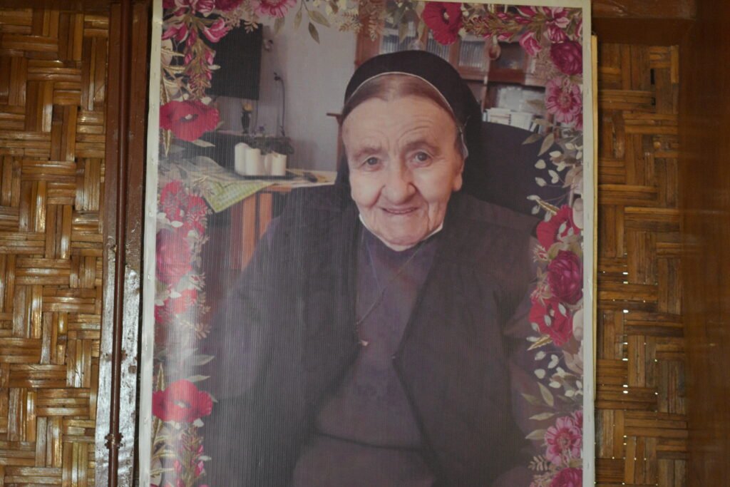 Sister Virgula, SSpS